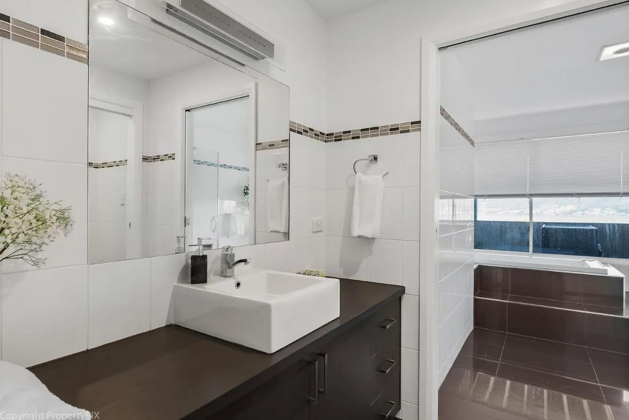 Oceana Escape Panoramic Views Luxury And Space Hobart