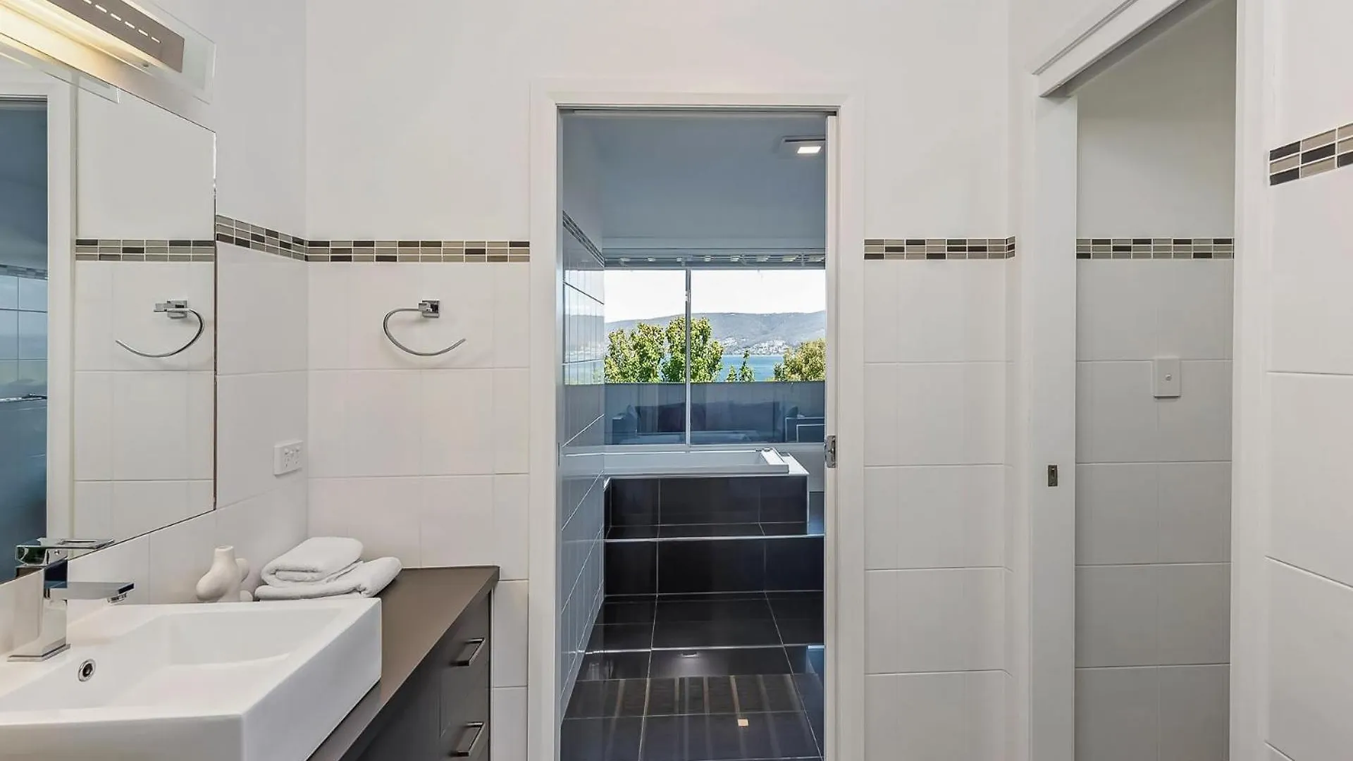 Oceana Escape Panoramic Views Luxury And Space Hobart Semesterbostad