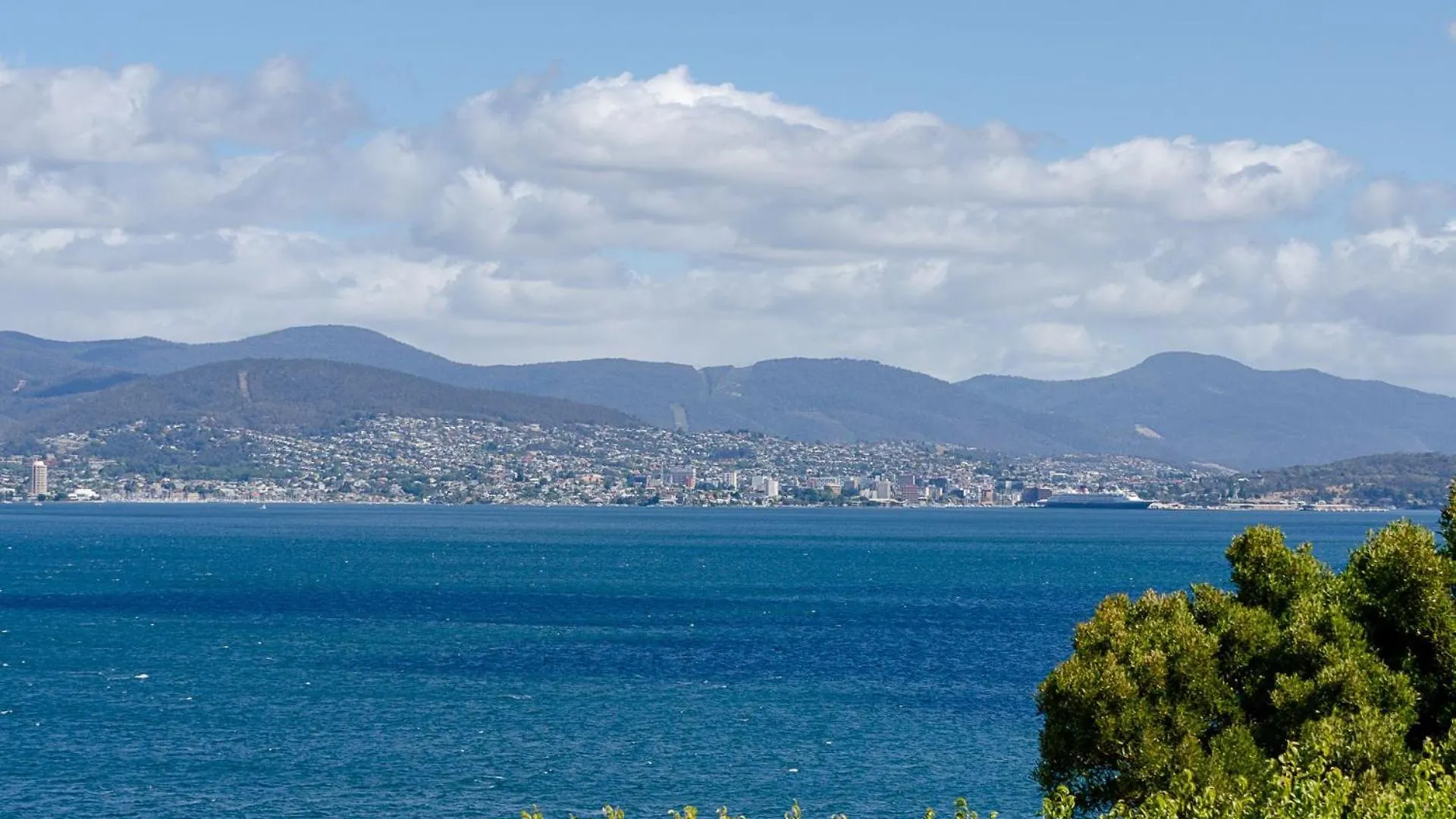 Oceana Escape Panoramic Views Luxury And Space Hobart Semesterbostad
