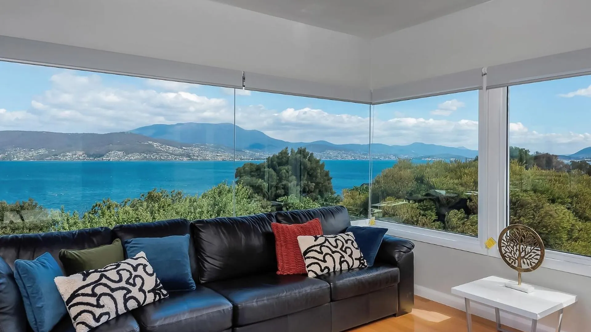Oceana Escape Panoramic Views Luxury And Space Hobart